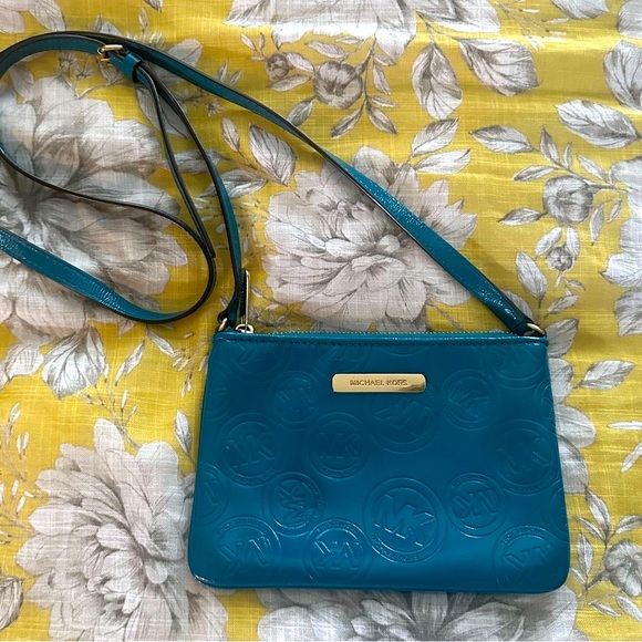 Vintage, Michael Kors Signature Patent Crossbody - Picture 2 of 11